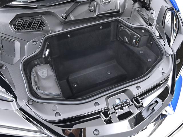 レヴエルト ６．５　４ＷＤ　Ｂｌｕ　Ｅｌｉａｄｉ　Ｌａｍｂｏｒｇｈｉｎｉ認定中古車　メーカー保証付　ロードアシスタンス　Ｓｅｌｅｚｉｏｎｅ　Ｌａｍｂｏｒｇｈｉｎｉ　Ｃｅｒｔｉｆｉｅｄ　Ｐｒｅ－Ｏｗｎｅｄ（10枚目）