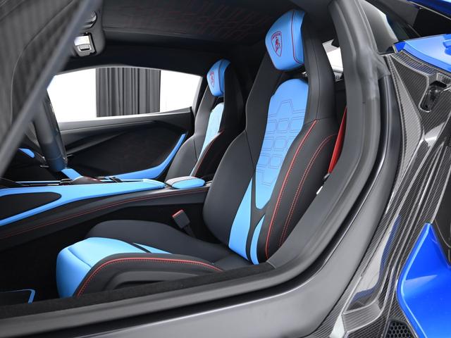 レヴエルト ６．５　４ＷＤ　Ｂｌｕ　Ｅｌｉａｄｉ　Ｌａｍｂｏｒｇｈｉｎｉ認定中古車　メーカー保証付　ロードアシスタンス　Ｓｅｌｅｚｉｏｎｅ　Ｌａｍｂｏｒｇｈｉｎｉ　Ｃｅｒｔｉｆｉｅｄ　Ｐｒｅ－Ｏｗｎｅｄ（13枚目）