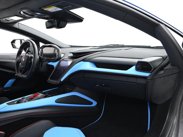 レヴエルト ６．５　４ＷＤ　Ｂｌｕ　Ｅｌｉａｄｉ　Ｌａｍｂｏｒｇｈｉｎｉ認定中古車　メーカー保証付　ロードアシスタンス　Ｓｅｌｅｚｉｏｎｅ　Ｌａｍｂｏｒｇｈｉｎｉ　Ｃｅｒｔｉｆｉｅｄ　Ｐｒｅ－Ｏｗｎｅｄ（16枚目）