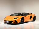 目にも鮮やかなランボルギーニのコーポレートカラーのひとつでもあるオレンジ(Arancio Atlas)です。