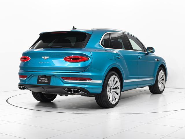 ベントレー伝統のパワーラインは今も尚継承される美しいデザインです。