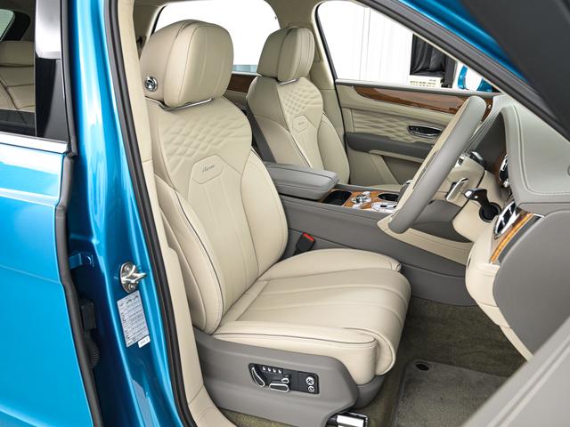 ライトグレー（Ｐｏｒｔｌａｎｄ）とグレー（Ｐｏｒｐｏｉｓｅ）の組み合わせが高級感を演出いたします。