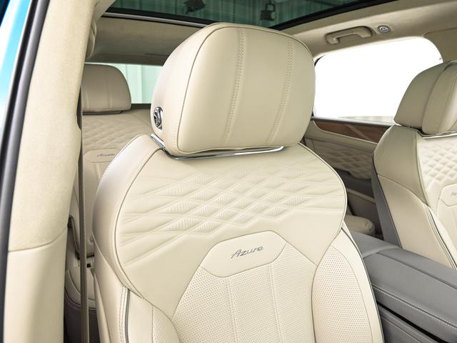 シートのステッチもオプションの仕様となり、豪華な仕上がりとなっております。