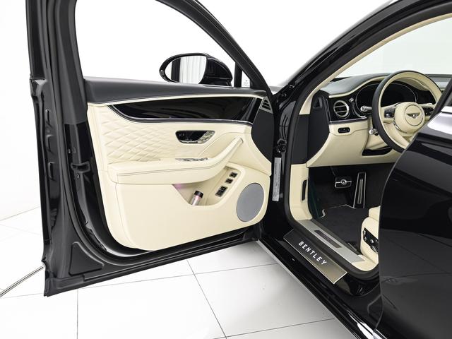 フライングスパー ハイブリッド　アズール　ベントレー認定中古車　メーカー保証付　ベントレー　ケアプログラム　ベントレー　エマージェンシーアシスタンス　ＣＥＲＴＩＦＩＥＤ　ＢＹ　ＢＥＮＴＬＥＹ（8枚目）