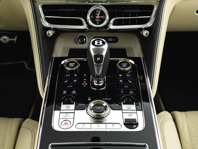 フライングスパー ハイブリッド　アズール　ベントレー認定中古車　メーカー保証付　ベントレー　ケアプログラム　ベントレー　エマージェンシーアシスタンス　ＣＥＲＴＩＦＩＥＤ　ＢＹ　ＢＥＮＴＬＥＹ（14枚目）