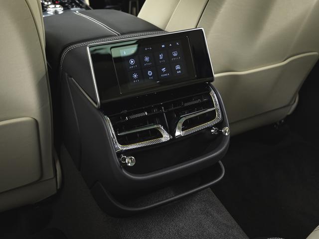 フライングスパー ６．０　４ＷＤ　マリナードライビングスペック　右ハンドル　ベントレー認定中古車　メーカー保証付　ベントレー　ケアプログラム　ベントレー　エマージェンシーアシスタンス　ＣＥＲＴＩＦＩＥＤ　ＢＹ　ＢＥＮＴＬＥＹ（18枚目）