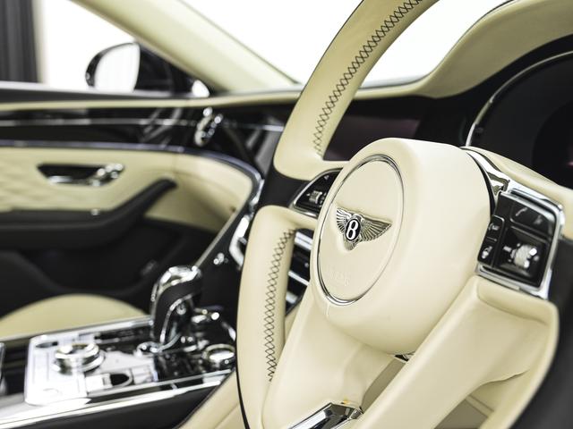 フライングスパー ６．０　４ＷＤ　マリナードライビングスペック　右ハンドル　ベントレー認定中古車　メーカー保証付　ベントレー　ケアプログラム　ベントレー　エマージェンシーアシスタンス　ＣＥＲＴＩＦＩＥＤ　ＢＹ　ＢＥＮＴＬＥＹ（29枚目）
