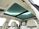 大型のサンルーフ。開放感があり運転も楽しくなります。