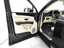 ドアパネルにもレザーを使用しており、高級感の溢れる仕様となっております。