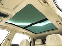 大型のサンルーフ。開放感があり、気分も高まります。