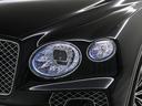 バカラのグラスのような美しいヘッドライトはそれだけでベントレーとわかる高級感溢れるデザインとなっております。