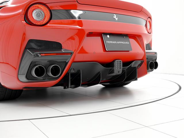 Ｆ１２ｔｄｆ 　カーボン製レーシングシート　ＬＥＤ付ステアリング　サスペンションリフター　２０インチ鍛造ホイール　スペシャルカラードステッチ　　専用カーボンパーツ（24枚目）