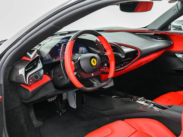 ＳＦ９０ストラダーレ Ｆ１　ＤＣＴ　Ｅ４ＷＤ　Ｃａｎｎａ　Ｄｉ　Ｆｕｃｉｌｅ　フェラーリ認定中古車　メーカー保証付　フェラーリ・ロードサイドアシスタンス　Ｆｅｒｒａｒｉ　Ａｐｐｒｏｖｅｄ（3枚目）