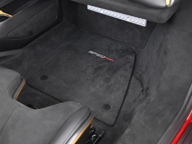 ＳＦ９０スパイダー アセットフィオラノ　Ｆ１　ＤＣＴ　Ｅ４ＷＤ　アトリエ車両　ＲｏｓｓｏＭａｇｍａ　Ａｐｐｌｅ　Ｃａｒ　Ｐｌａｙ　フェラーリ認定中古車　メーカー保証付　フェラーリ・ロードサイドアシスタンス　Ｆｅｒｒａｒｉ　Ａｐｐｒｏｖｅｄ（18枚目）