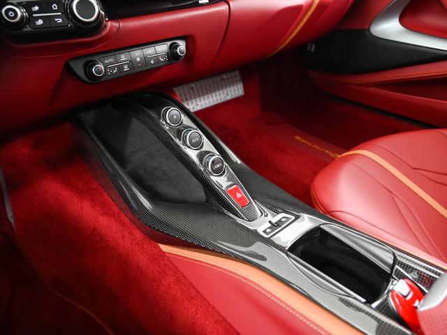 812スーパーファスト F1 DCT デイトナスタイルシート Blu America フェラーリ認定中古車 メーカー保証付 フェラーリ・ロードサイドアシスタンス Ferrari Approved(18枚目)