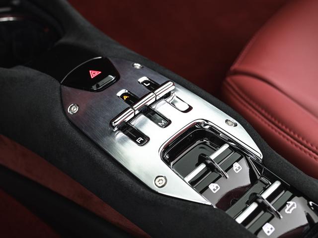 296GTS F1 DCT NeroDaytona アップルカープレイ フェラーリ認定中古車 メーカー保証付 フェラーリ・ロードサイドアシスタンス Ferrari Approved(17枚目)