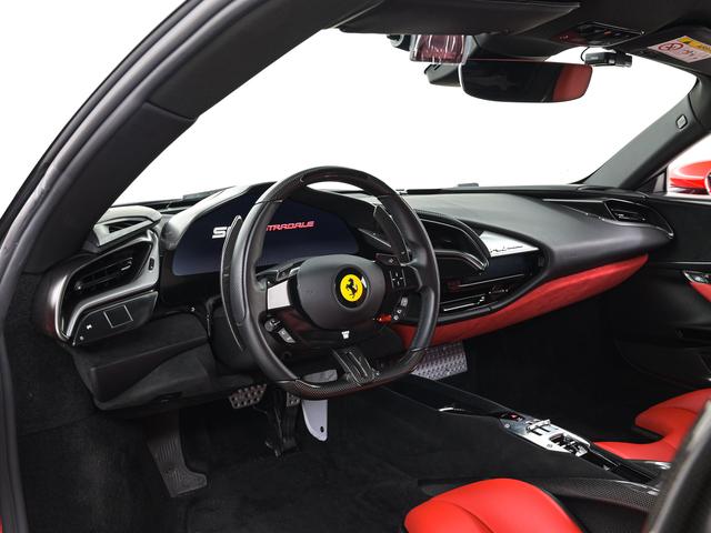 SF90ストラダーレ アセットフィオラノ フェラーリ認定中古車 メーカー保証付 フェラーリ・ロードサイドアシスタンス Ferrari Approved(3枚目)