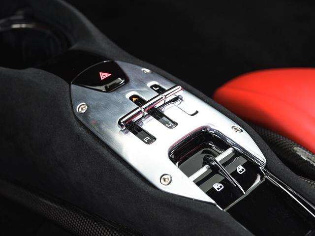 SF90ストラダーレ アセットフィオラノ フェラーリ認定中古車 メーカー保証付 フェラーリ・ロードサイドアシスタンス Ferrari Approved(17枚目)