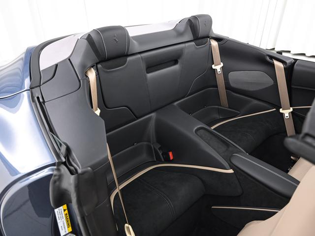 ローマスパイダー F1 DCT Blu Roma サラウンドビューカメラ フェラーリ認定中古車 メーカー保証付 フェラーリ・ロードサイドアシスタンス Ferrari Approved(18枚目)