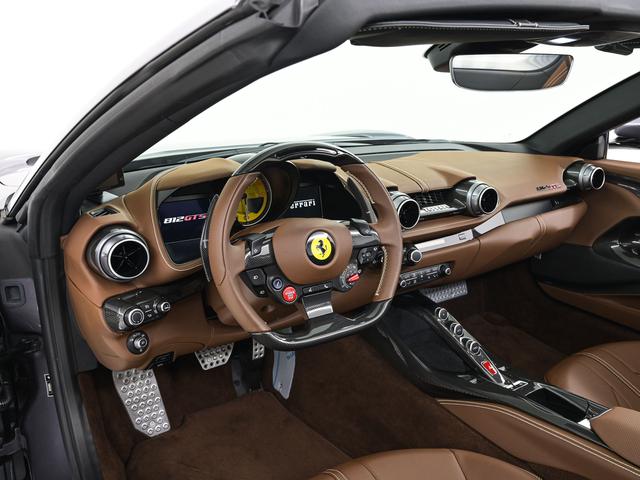 812GTS F1 DCT GrigioGTS LED付ステアリング フェラーリ認定中古車 メーカー保証付 フェラーリ・ロードサイドアシスタンス Ferrari Approved(3枚目)