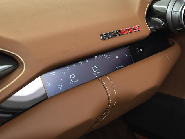 812GTS F1 DCT GrigioGTS LED付ステアリング フェラーリ認定中古車 メーカー保証付 フェラーリ・ロードサイドアシスタンス Ferrari Approved(18枚目)