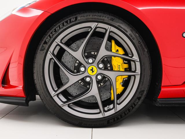 812スーパーファスト F1 DCT パッセンジャーディスプレイ 電動シート フェラーリ認定中古車 メーカー保証付 フェラーリ・ロードサイドアシスタンス Ferrari Approved(9枚目)