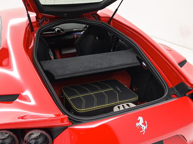 812スーパーファスト F1 DCT パッセンジャーディスプレイ 電動シート フェラーリ認定中古車 メーカー保証付 フェラーリ・ロードサイドアシスタンス Ferrari Approved(11枚目)