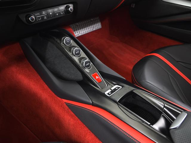 812スーパーファスト F1 DCT パッセンジャーディスプレイ 電動シート フェラーリ認定中古車 メーカー保証付 フェラーリ・ロードサイドアシスタンス Ferrari Approved(16枚目)