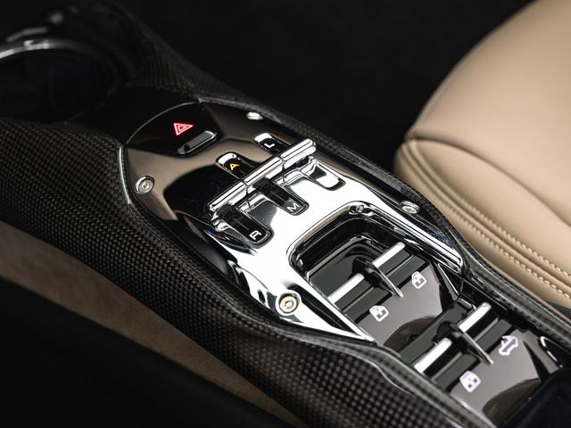 296GTS F1 DCT アップルカープレイ LED付ハンドル フェラーリ認定中古車 メーカー保証付 フェラーリ・ロードサイドアシスタンス Ferrari Approved(18枚目)