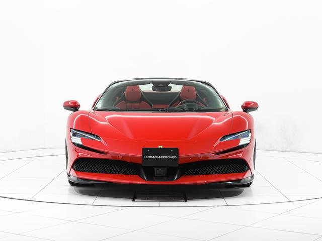 SF90スパイダー F1 DCT E4WD アップルカープレイ ADAS フェラーリ認定中古車 メーカー保証付 フェラーリ・ロードサイドアシスタンス Ferrari Approved(5枚目)