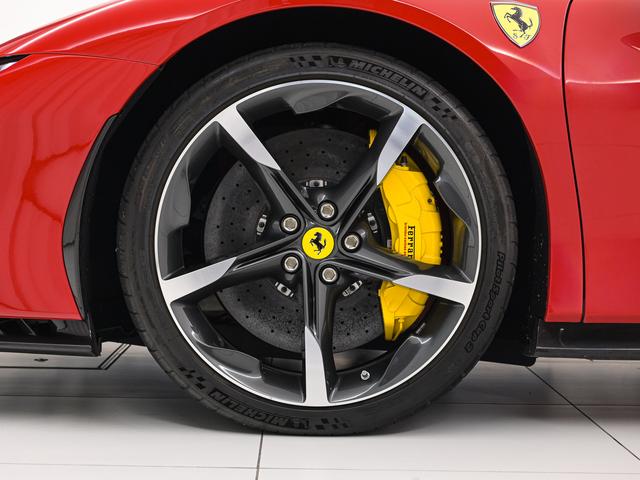 SF90スパイダー F1 DCT E4WD アップルカープレイ ADAS フェラーリ認定中古車 メーカー保証付 フェラーリ・ロードサイドアシスタンス Ferrari Approved(9枚目)