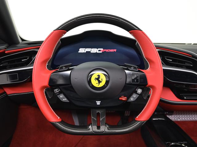 SF90スパイダー F1 DCT E4WD アップルカープレイ ADAS フェラーリ認定中古車 メーカー保証付 フェラーリ・ロードサイドアシスタンス Ferrari Approved(13枚目)