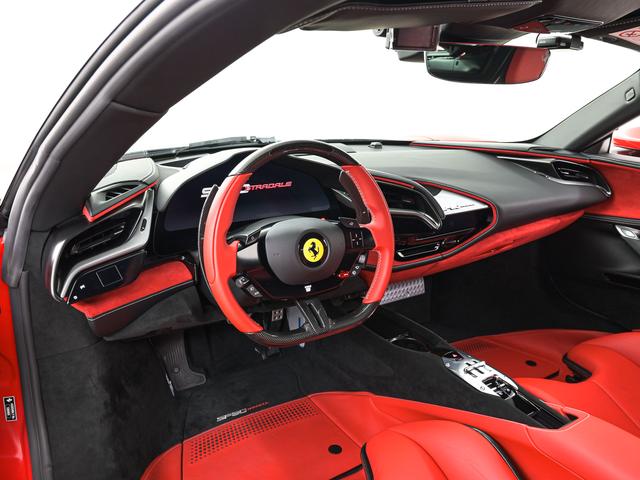 ＳＦ９０ストラダーレ Ｆ１　ＤＣＴ　Ｅ４ＷＤ　ＬＥＤ付ステアリング　フェラーリ認定中古車　メーカー保証付　フェラーリ・ロードサイドアシスタンス　Ｆｅｒｒａｒｉ　Ａｐｐｒｏｖｅｄ（4枚目）