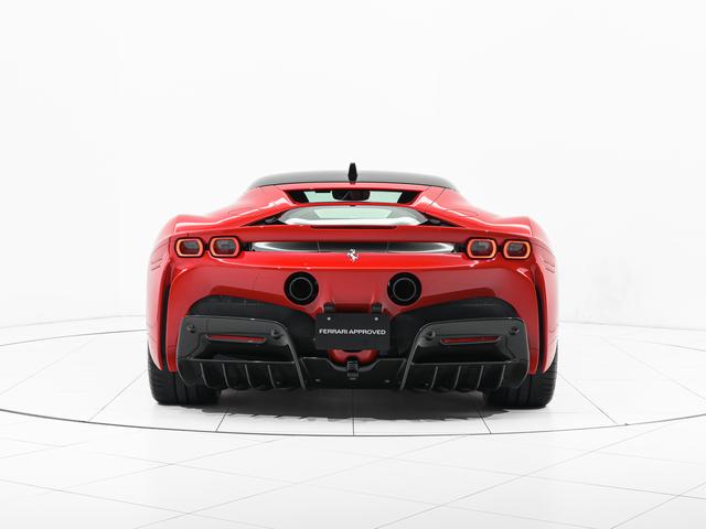 ＳＦ９０ストラダーレ Ｆ１　ＤＣＴ　Ｅ４ＷＤ　ＬＥＤ付ステアリング　フェラーリ認定中古車　メーカー保証付　フェラーリ・ロードサイドアシスタンス　Ｆｅｒｒａｒｉ　Ａｐｐｒｏｖｅｄ（6枚目）