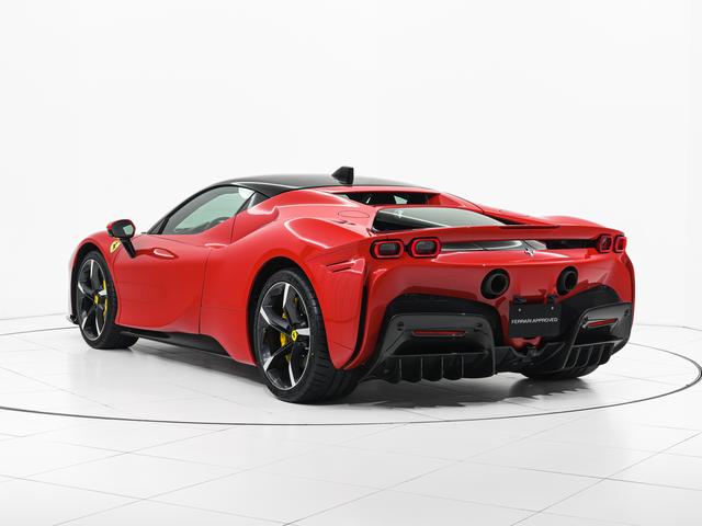 ＳＦ９０ストラダーレ Ｆ１　ＤＣＴ　Ｅ４ＷＤ　ＬＥＤ付ステアリング　フェラーリ認定中古車　メーカー保証付　フェラーリ・ロードサイドアシスタンス　Ｆｅｒｒａｒｉ　Ａｐｐｒｏｖｅｄ（7枚目）
