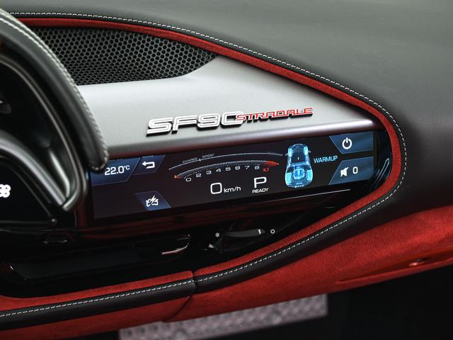 ＳＦ９０ストラダーレ Ｆ１　ＤＣＴ　Ｅ４ＷＤ　ＬＥＤ付ステアリング　フェラーリ認定中古車　メーカー保証付　フェラーリ・ロードサイドアシスタンス　Ｆｅｒｒａｒｉ　Ａｐｐｒｏｖｅｄ（17枚目）
