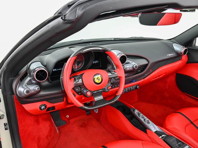 Ｆ８スパイダー Ｆ１　ＤＣＴ　ＬＥＤ付ステアリング　フェラーリ認定中古車　メーカー保証付　フェラーリ・ロードサイドアシスタンス　Ｆｅｒｒａｒｉ　Ａｐｐｒｏｖｅｄ（4枚目）