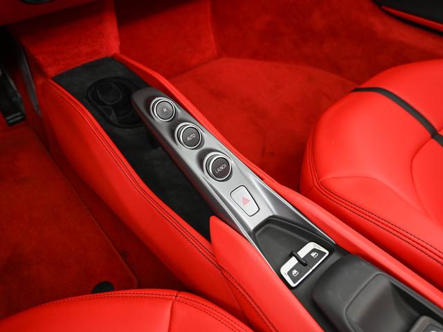 Ｆ８スパイダー Ｆ１　ＤＣＴ　ＬＥＤ付ステアリング　フェラーリ認定中古車　メーカー保証付　フェラーリ・ロードサイドアシスタンス　Ｆｅｒｒａｒｉ　Ａｐｐｒｏｖｅｄ（17枚目）