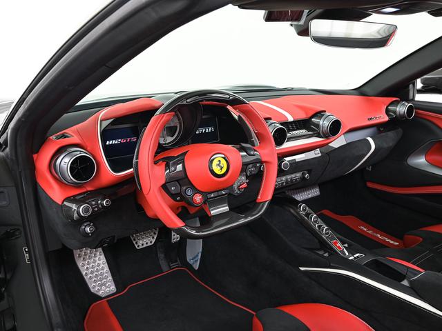 ８１２ＧＴＳ Ｆ１　ＤＣＴ　ＧｒｉｇｉｏＳｃｕｒｏ　フェラーリ認定中古車　正規ディーラー車　メーカー保証付　フェラーリ・ロードサイドアシスタンス　Ｆｅｒｒａｒｉ　Ａｐｐｒｏｖｅｄ（4枚目）