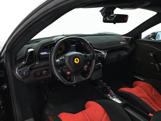 ４５８スペチアーレ Ｆ１　ＤＣＴ　レーシングシート　ＬＥＤ付ステアリング　２０インチ鍛造ホイール　専用センターブリッジ　フロアカーペット刺繍　フェラーリ認定中古車　正規ディーラー車　メーカー保証付　フェラーリ・ロードサイドアシスタンス　Ｆｅｒｒａｒｉ　Ａｐｐｒｏｖｅｄ（4枚目）