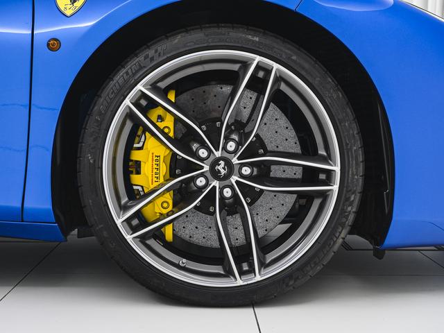 �Q�O�C���`�_�C�������h�����d�グ�b���X�|�[�c�z�C�[����I�����Ă���܂��B�L�����p�[�̓C�G���[�J���[��I�����Ă���܂��B�{�f�B���瑫���܂Ńt�F���[���炵���z�F�ƂȂ��Ă���܂��B