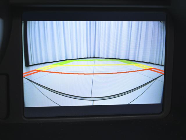 �����o�b�N�J�����𑕔����Ă��܂��B���[�^�[�E�̉�ʂɉf���o����A�֎~�߂̂��钓�ԏ�Ȃǂł����S���Č�ނ��ł��܂��B�p�[�L���O�Z���T�[���������Ă���܂��B