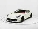 812シリーズは大変人気のあるモデルでございます。伝統のV12気筒エンジンを搭載したモデルです。今後、ハイブリッドエンジンやEV化が進んでいく中で、大変貴重なモデルでございます。