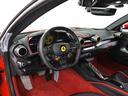 内装はNero(ブラック)を選択し、ダッシュボード下部はRosso(レッド)情熱的な空間を演出しております。クリーニングを実施し清潔な状態でございます。気になる臭いもございません。