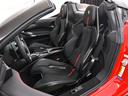 カーボンファイバーレーシングシートを選択しております。大変レーシーな仕上がりとなっております。ホールド性も良く、街乗りからサーキットまで幅広くお使いいただけます。