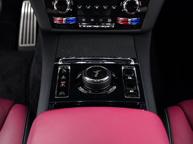 ゴースト ブラックバッジ 6.75 4WD 2023モデル Rolls Royce 認定中古車 Provenance メーカー保証付 ロードサイド・アシスタンス(20枚目)