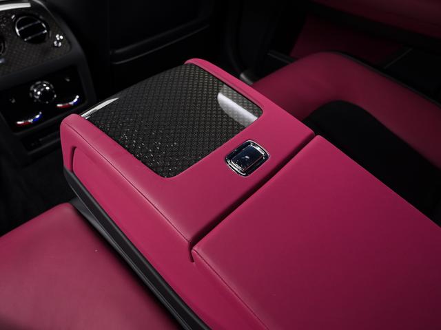 ゴースト ブラックバッジ 6.75 4WD 2023モデル Rolls Royce 認定中古車 Provenance メーカー保証付 ロードサイド・アシスタンス(29枚目)