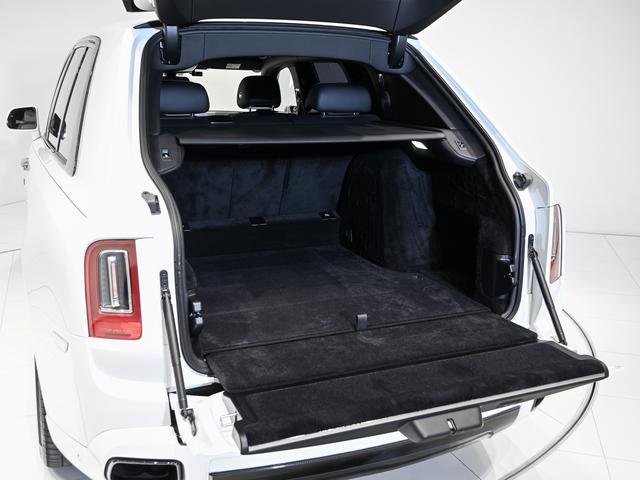 カリナン 2020モデルBlack Badge Cullinan Rolls Royce 認定中古車 Provenance メーカー保証付 ロードサイド・アシスタンス(9枚目)