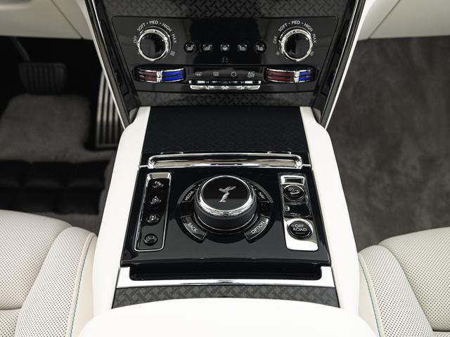 カリナン 6.75 4WD 2025モデル Rolls Royce 認定中古車 Provenance メーカー保証付 ロードサイド・アシスタンス(21枚目)