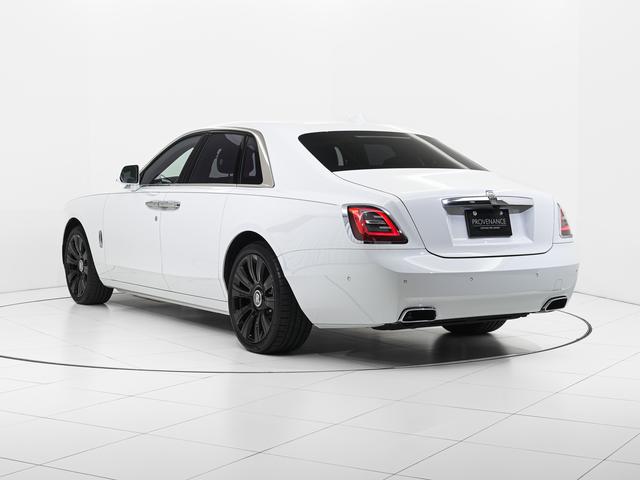 エフォートレス・ドアと呼ばれる、驚くほどスムーズに開閉する扉は、乗降時の快適さを高めています。